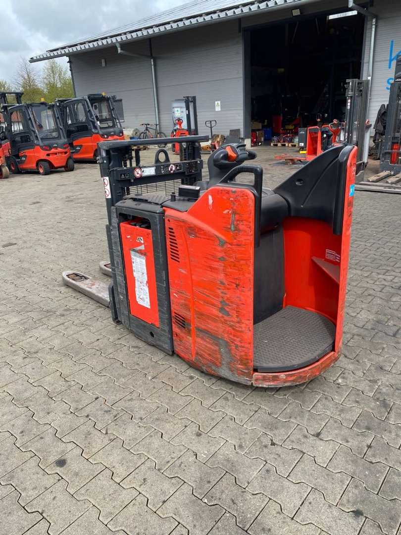 Used Forklift Linde D 12 SP Balstdakšu krautņotājs ar dīseli (Image 4) Used Forklift Linde D 12 SP Balstdakšu krautņotājs ar dīseli (Image 4)