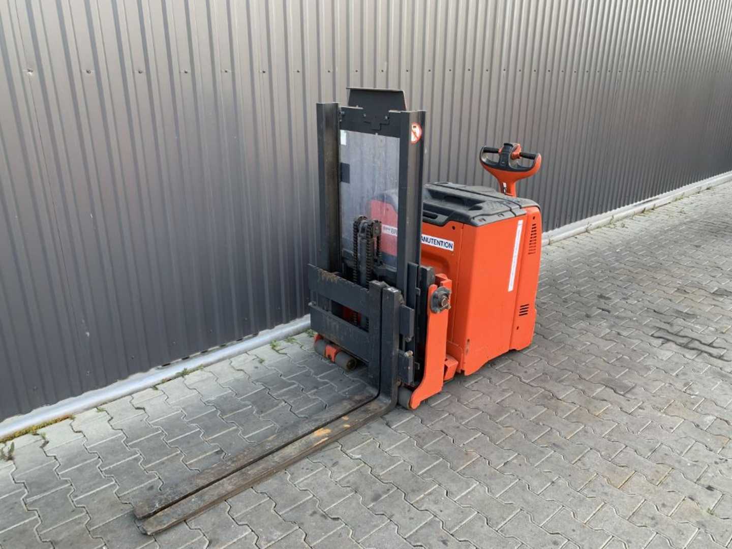 Used Forklift Linde L06AC Balstdakšu krautņotājs ar dīseli (Image 1) Used Forklift Linde L06AC Balstdakšu krautņotājs ar dīseli (Image 1)