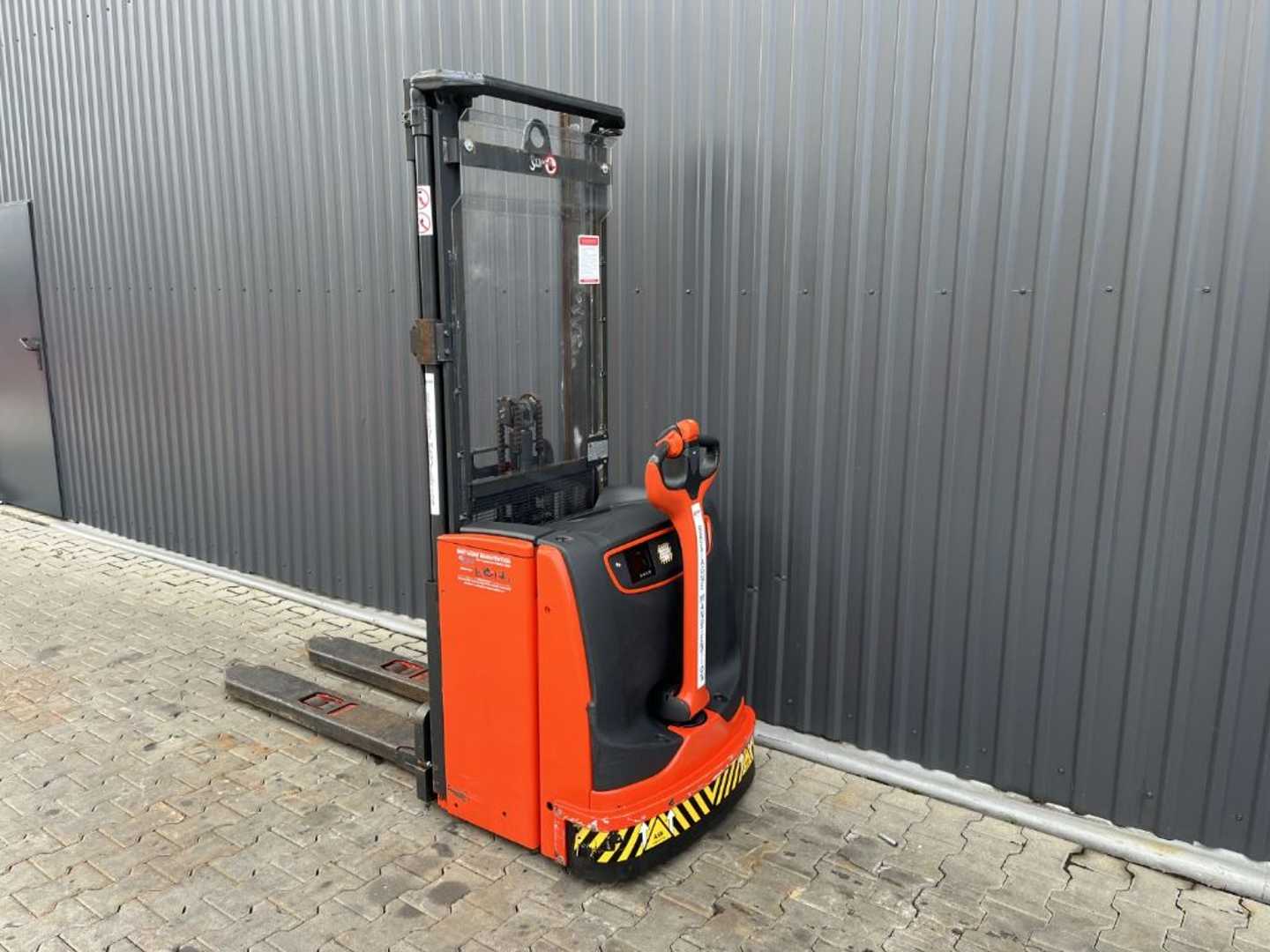 Used Forklift Linde L14 Balstdakšu krautņotājs ar dīseli (Image 3) Used Forklift Linde L14 Balstdakšu krautņotājs ar dīseli (Image 3)