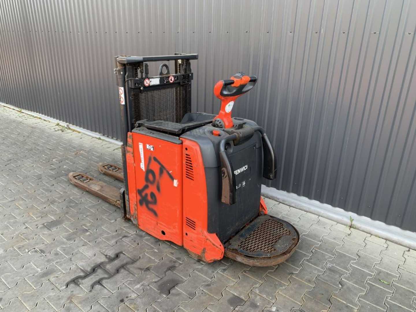 Used Forklift Linde D12AP Balstdakšu krautņotājs ar dīseli (Image 3) Used Forklift Linde D12AP Balstdakšu krautņotājs ar dīseli (Image 3)