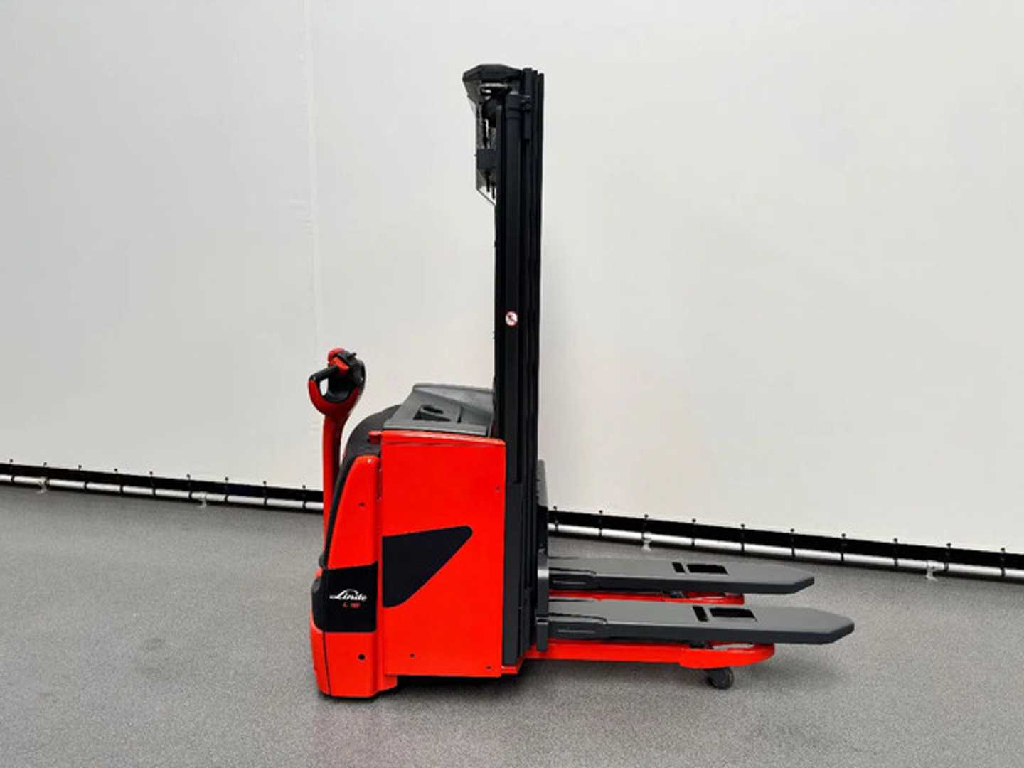 Used Forklift Linde L 16 l Balstdakšu krautņotājs ar dīseli (Image 2) Used Forklift Linde L 16 l Balstdakšu krautņotājs ar dīseli (Image 2)