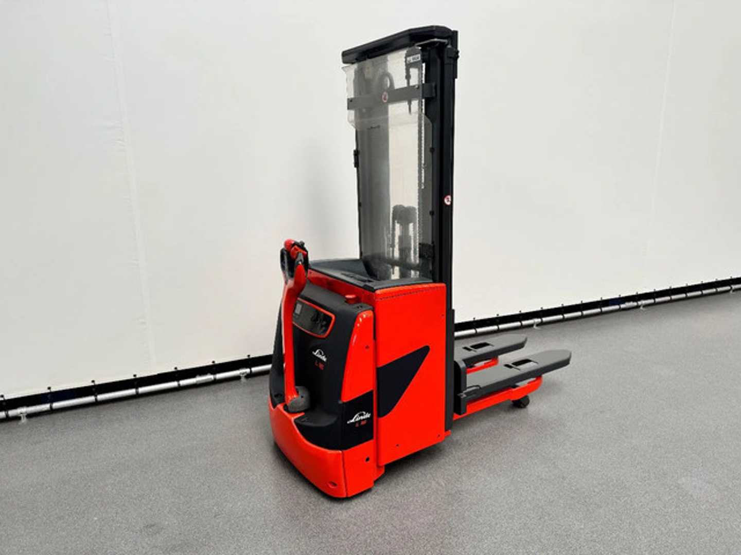 Used Forklift Linde L 16 l Balstdakšu krautņotājs ar dīseli (Image 4) Used Forklift Linde L 16 l Balstdakšu krautņotājs ar dīseli (Image 4)