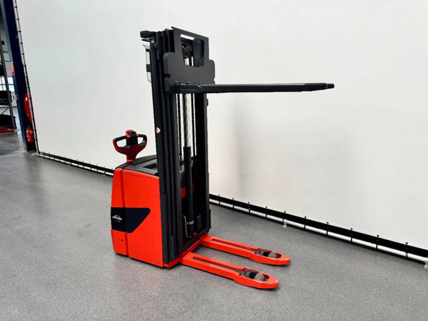 Used Forklift Linde L 16 l Balstdakšu krautņotājs ar dīseli (Image 6) Used Forklift Linde L 16 l Balstdakšu krautņotājs ar dīseli (Image 6)