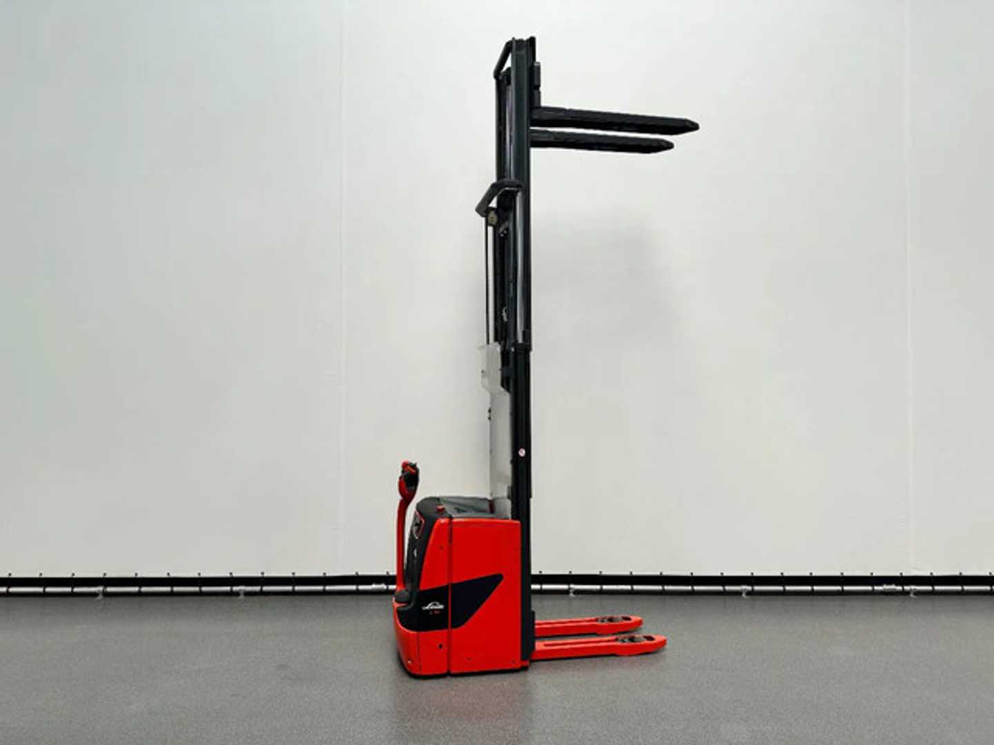 Used Forklift Linde L 16 l Balstdakšu krautņotājs ar dīseli (Image 7) Used Forklift Linde L 16 l Balstdakšu krautņotājs ar dīseli (Image 7)