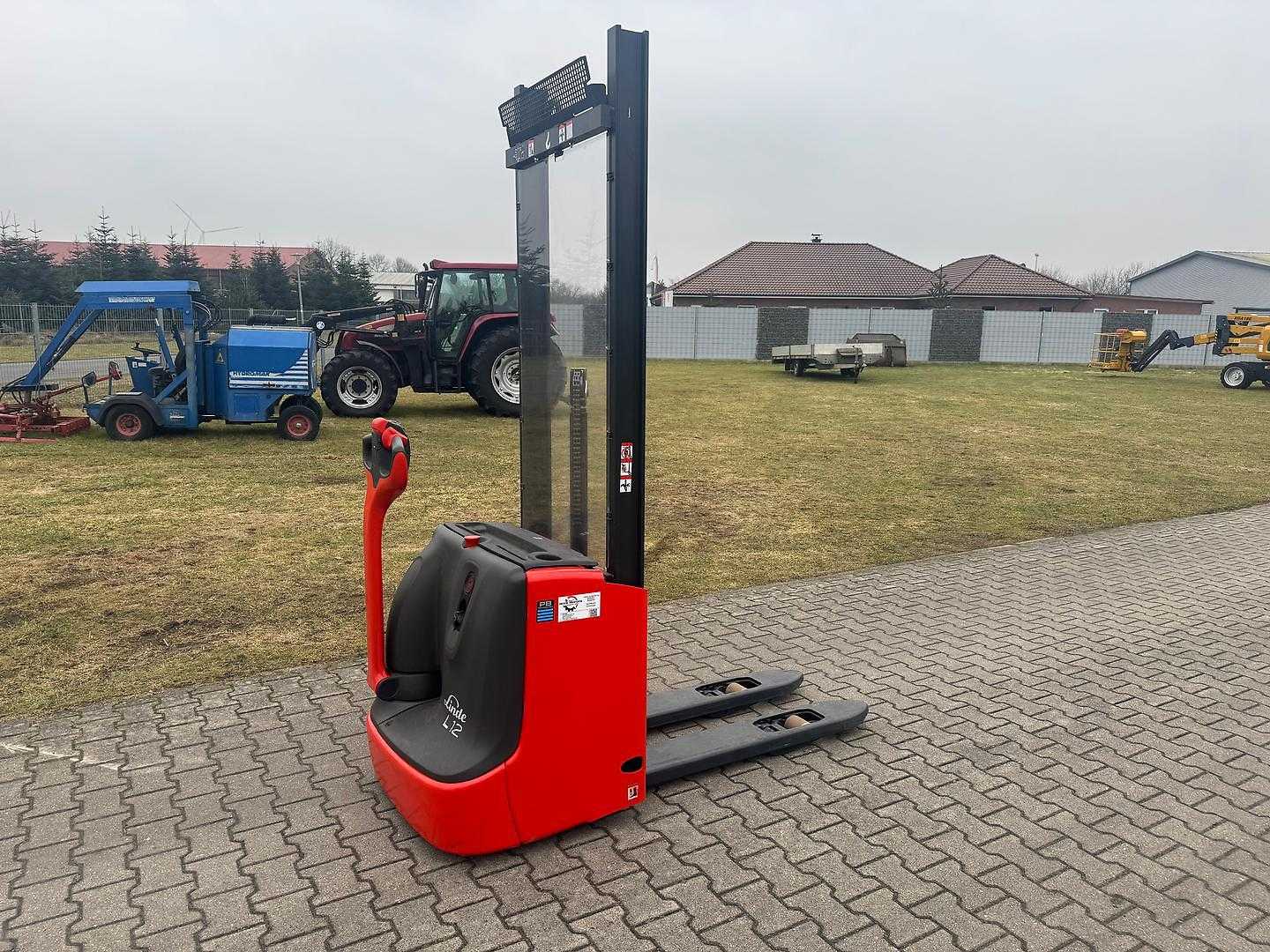 Used Forklift Linde L12 Neugerät Balstdakšu krautņotājs ar dīseli (Image 3) Used Forklift Linde L12 Neugerät Balstdakšu krautņotājs ar dīseli (Image 3)
