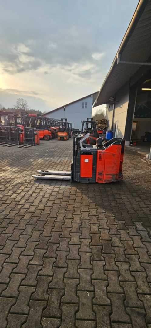 Used Forklift Linde D 12 SP Balstdakšu krautņotājs ar dīseli (Image 2) Used Forklift Linde D 12 SP Balstdakšu krautņotājs ar dīseli (Image 2)