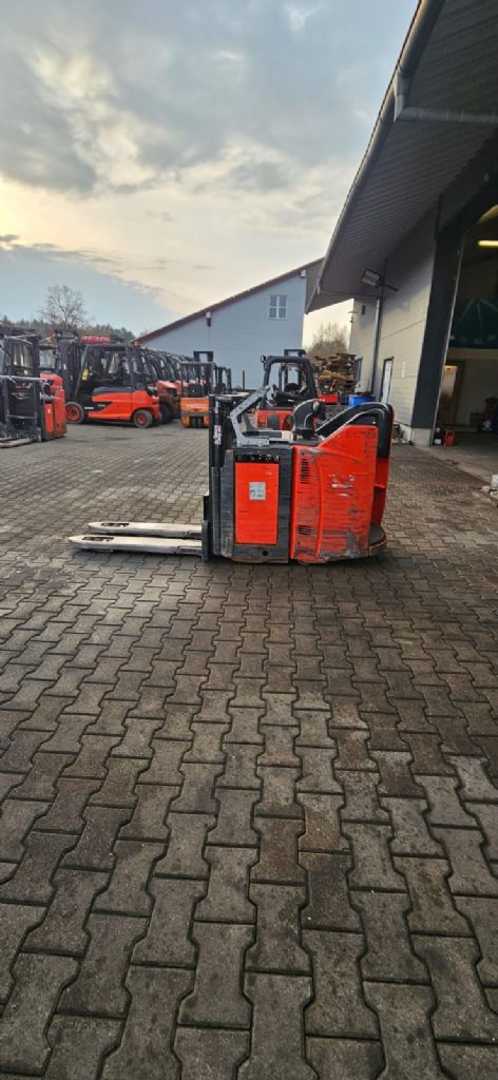 Used Forklift Linde D 12 SP Balstdakšu krautņotājs ar dīseli (Image 2) Used Forklift Linde D 12 SP Balstdakšu krautņotājs ar dīseli (Image 2)