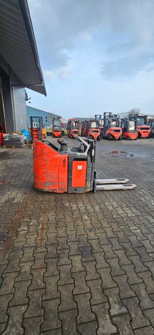 Used Forklift Linde D 12 SP Balstdakšu krautņotājs ar dīseli (Image 4) Used Forklift Linde D 12 SP Balstdakšu krautņotājs ar dīseli (Image 4)