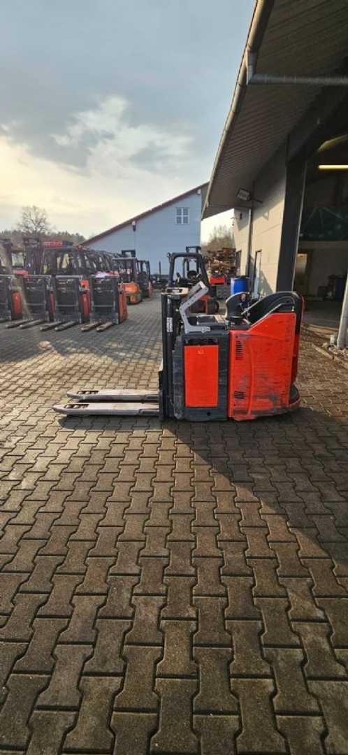 Used Forklift Linde D 12 SP Balstdakšu krautņotājs ar dīseli (Image 2) Used Forklift Linde D 12 SP Balstdakšu krautņotājs ar dīseli (Image 2)