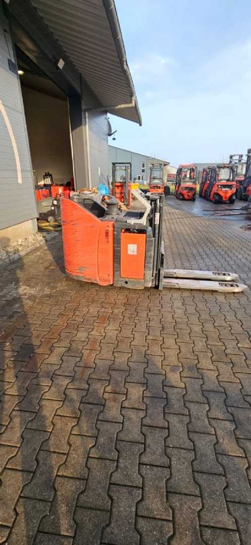Used Forklift Linde D 12 SP Balstdakšu krautņotājs ar dīseli (Image 4) Used Forklift Linde D 12 SP Balstdakšu krautņotājs ar dīseli (Image 4)
