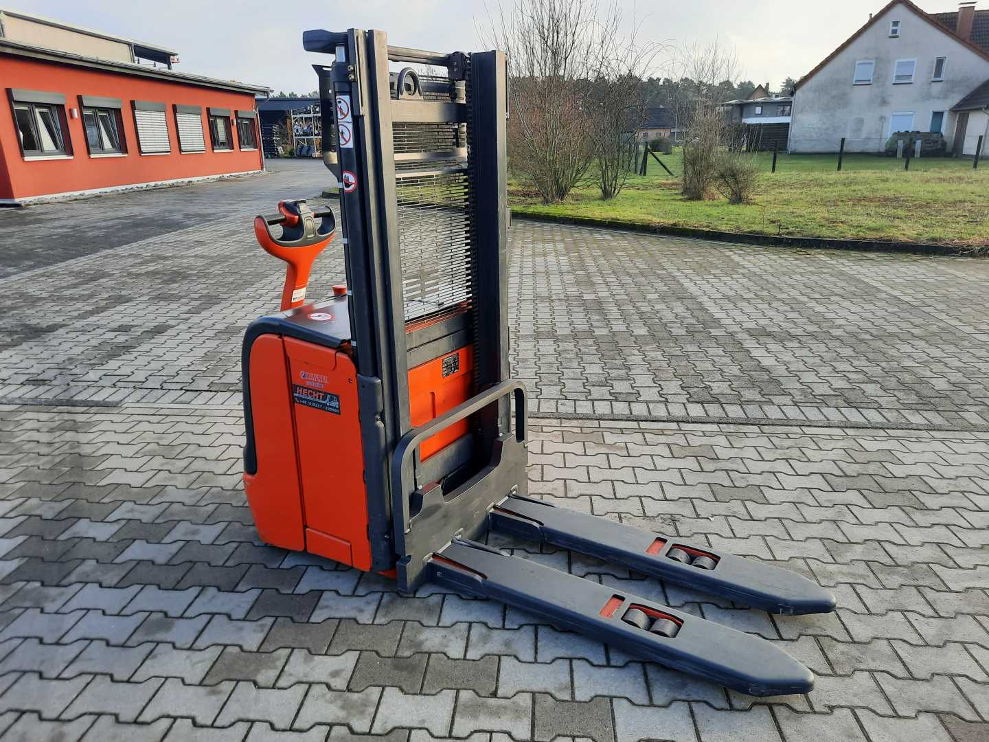 Used Forklift Linde L14 nur 402 Std Batterie 01/22 Balstdakšu krautņotājs ar dīseli (Image 17) Used Forklift Linde L14 nur 402 Std Batterie 01/22 Balstdakšu krautņotājs ar dīseli (Image 17)