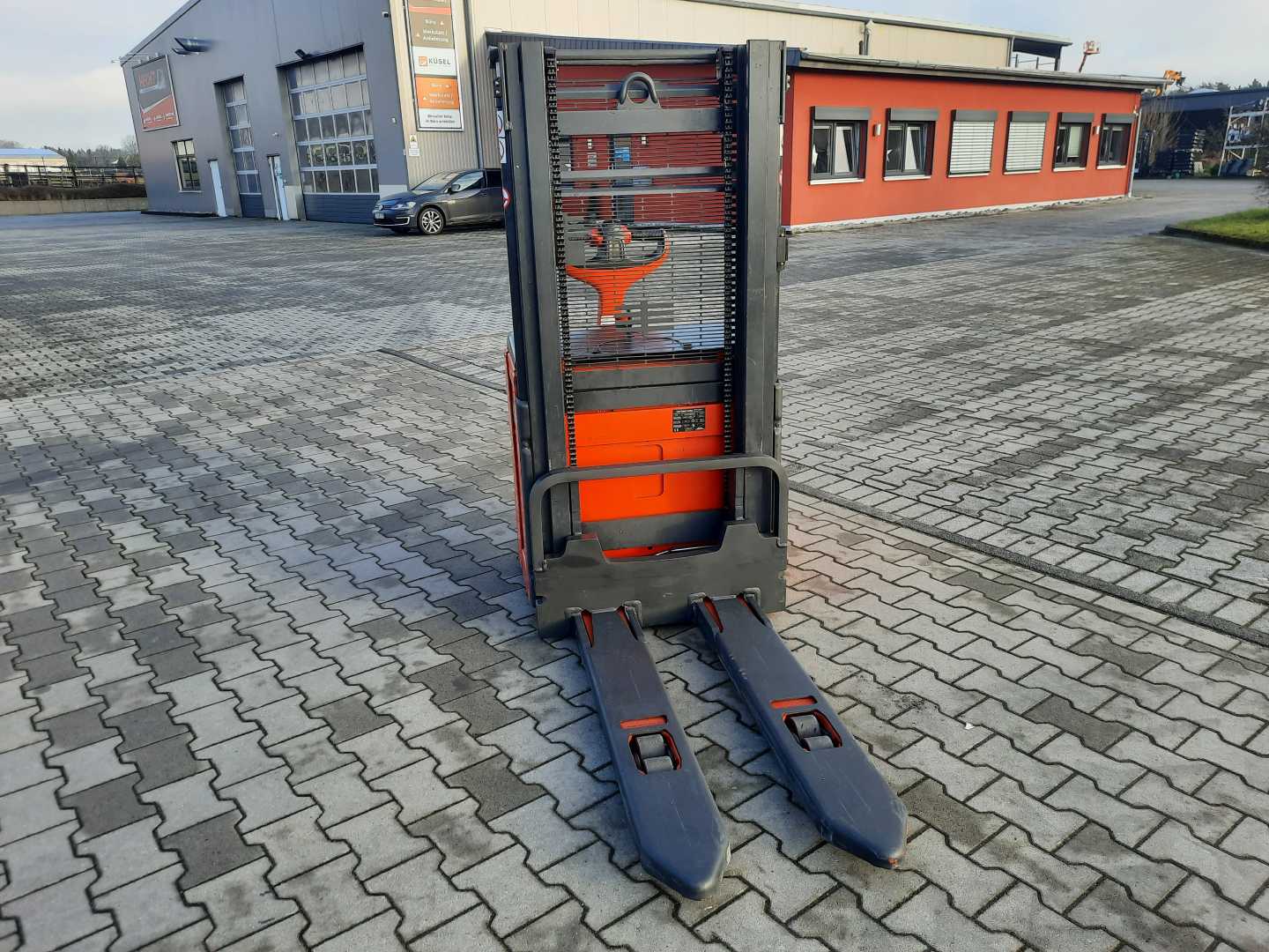 Used Forklift Linde L14 nur 402 Std Batterie 01/22 Balstdakšu krautņotājs ar dīseli (Image 19) Used Forklift Linde L14 nur 402 Std Batterie 01/22 Balstdakšu krautņotājs ar dīseli (Image 19)