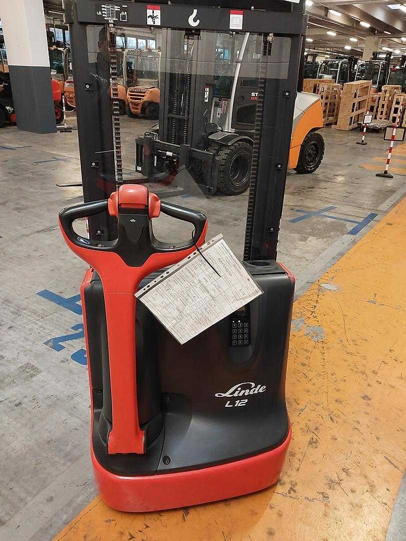 Used Forklift Linde L12 Balstdakšu krautņotājs ar dīseli (Image 3) Used Forklift Linde L12 Balstdakšu krautņotājs ar dīseli (Image 3)