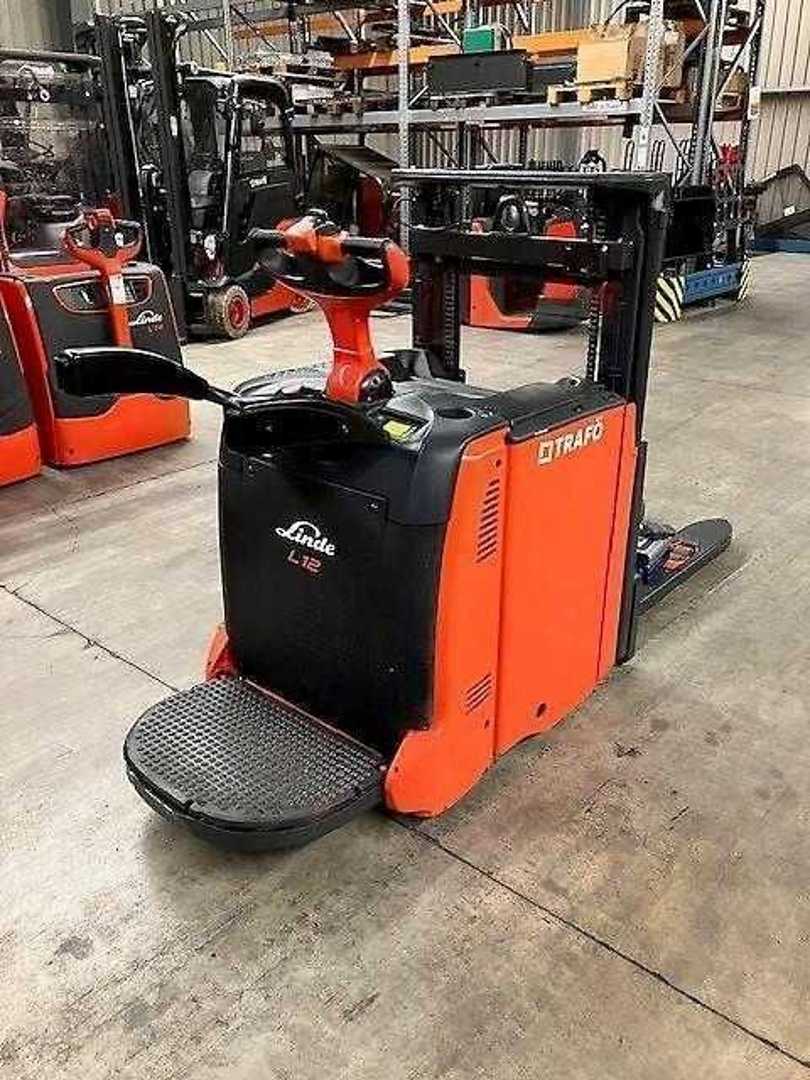 Used Forklift Linde L12AP Balstdakšu krautņotājs ar dīseli (Image 1) Used Forklift Linde L12AP Balstdakšu krautņotājs ar dīseli (Image 1)