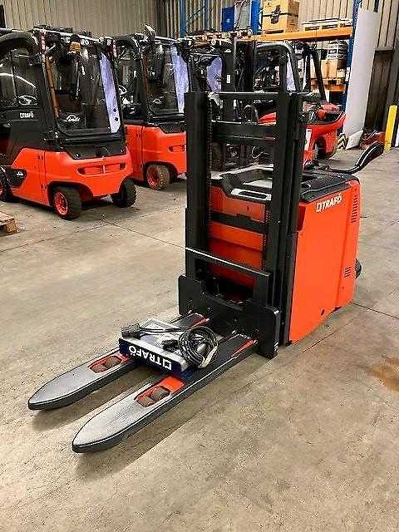 Used Forklift Linde L12AP Balstdakšu krautņotājs ar dīseli (Image 3) Used Forklift Linde L12AP Balstdakšu krautņotājs ar dīseli (Image 3)