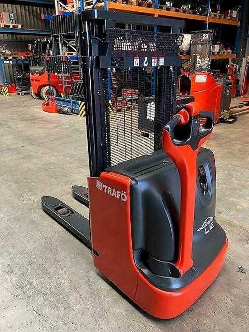 Used Forklift Linde L12i Balstdakšu krautņotājs ar dīseli (Image 4) Used Forklift Linde L12i Balstdakšu krautņotājs ar dīseli (Image 4)