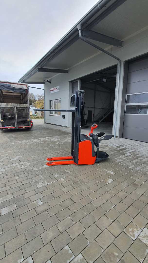 Used Forklift Linde L14AP Balstdakšu krautņotājs ar dīseli (Image 3) Used Forklift Linde L14AP Balstdakšu krautņotājs ar dīseli (Image 3)