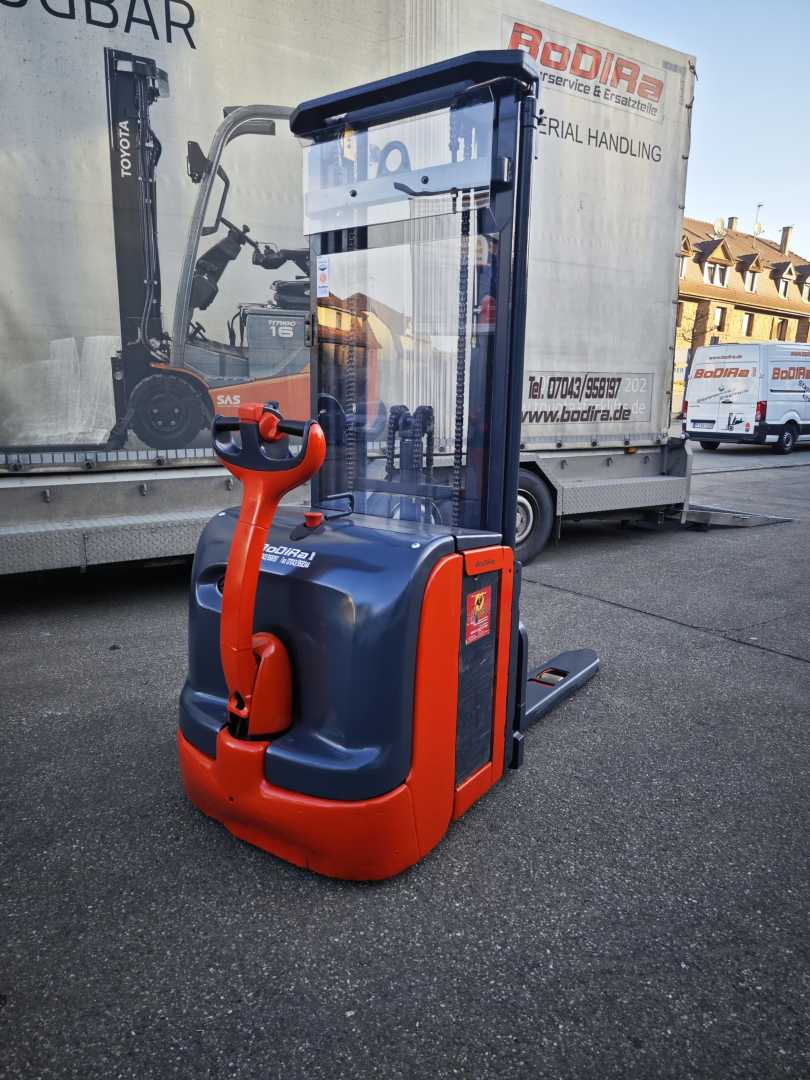 Used Forklift Linde L14 Balstdakšu krautņotājs ar dīseli (Image 2) Used Forklift Linde L14 Balstdakšu krautņotājs ar dīseli (Image 2)