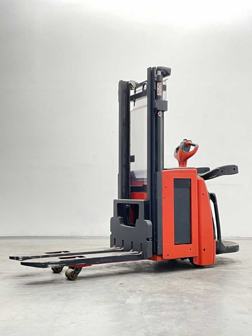 Used Forklift Linde L20AP-1173 Balstdakšu krautņotājs ar dīseli (Image 1) Used Forklift Linde L20AP-1173 Balstdakšu krautņotājs ar dīseli (Image 1)