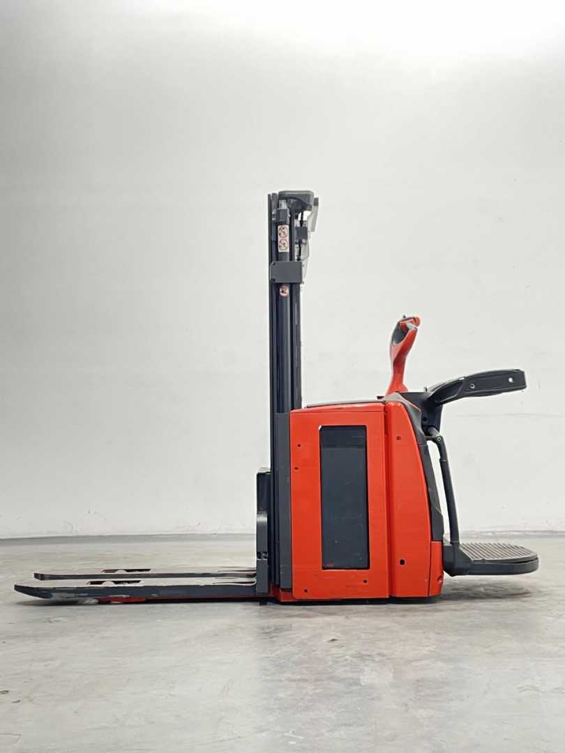 Used Forklift Linde L20AP-1173 Balstdakšu krautņotājs ar dīseli (Image 4) Used Forklift Linde L20AP-1173 Balstdakšu krautņotājs ar dīseli (Image 4)