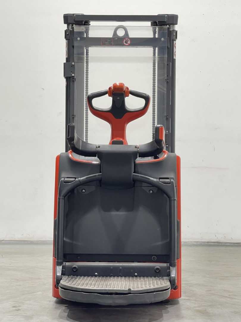 Used Forklift Linde L20AP-1173 Balstdakšu krautņotājs ar dīseli (Image 6) Used Forklift Linde L20AP-1173 Balstdakšu krautņotājs ar dīseli (Image 6)