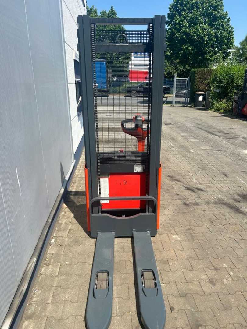Used Forklift Linde L12 Balstdakšu krautņotājs ar dīseli (Image 4) Used Forklift Linde L12 Balstdakšu krautņotājs ar dīseli (Image 4)