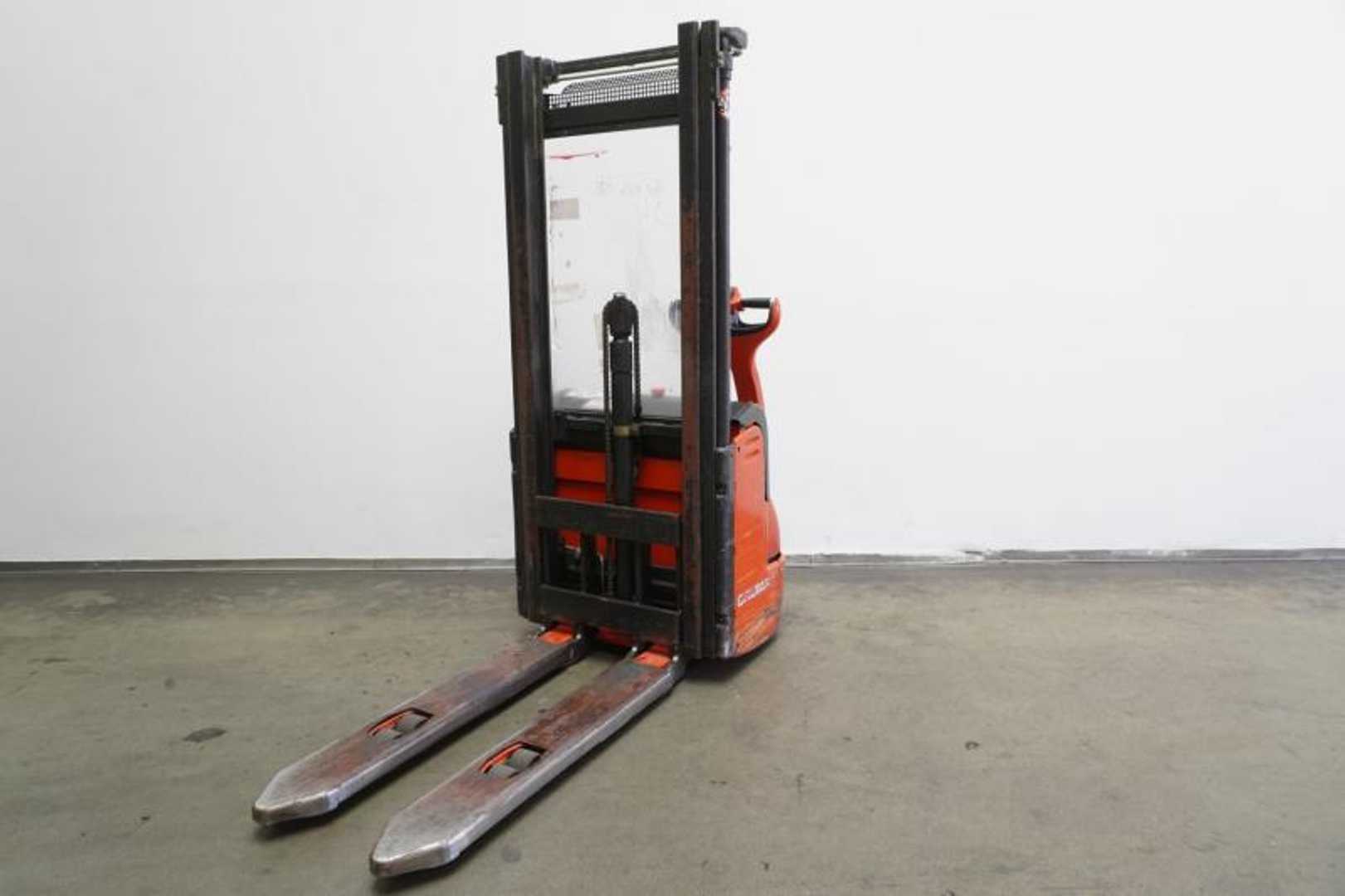 Used Forklift Linde L 12 379 Balstdakšu krautņotājs ar dīseli (Image 2) Used Forklift Linde L 12 379 Balstdakšu krautņotājs ar dīseli (Image 2)