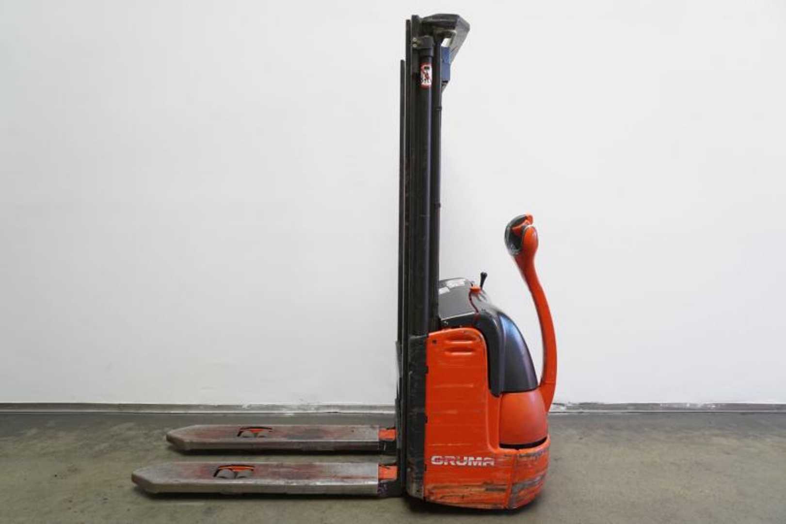 Used Forklift Linde L 12 379 Balstdakšu krautņotājs ar dīseli (Image 3) Used Forklift Linde L 12 379 Balstdakšu krautņotājs ar dīseli (Image 3)