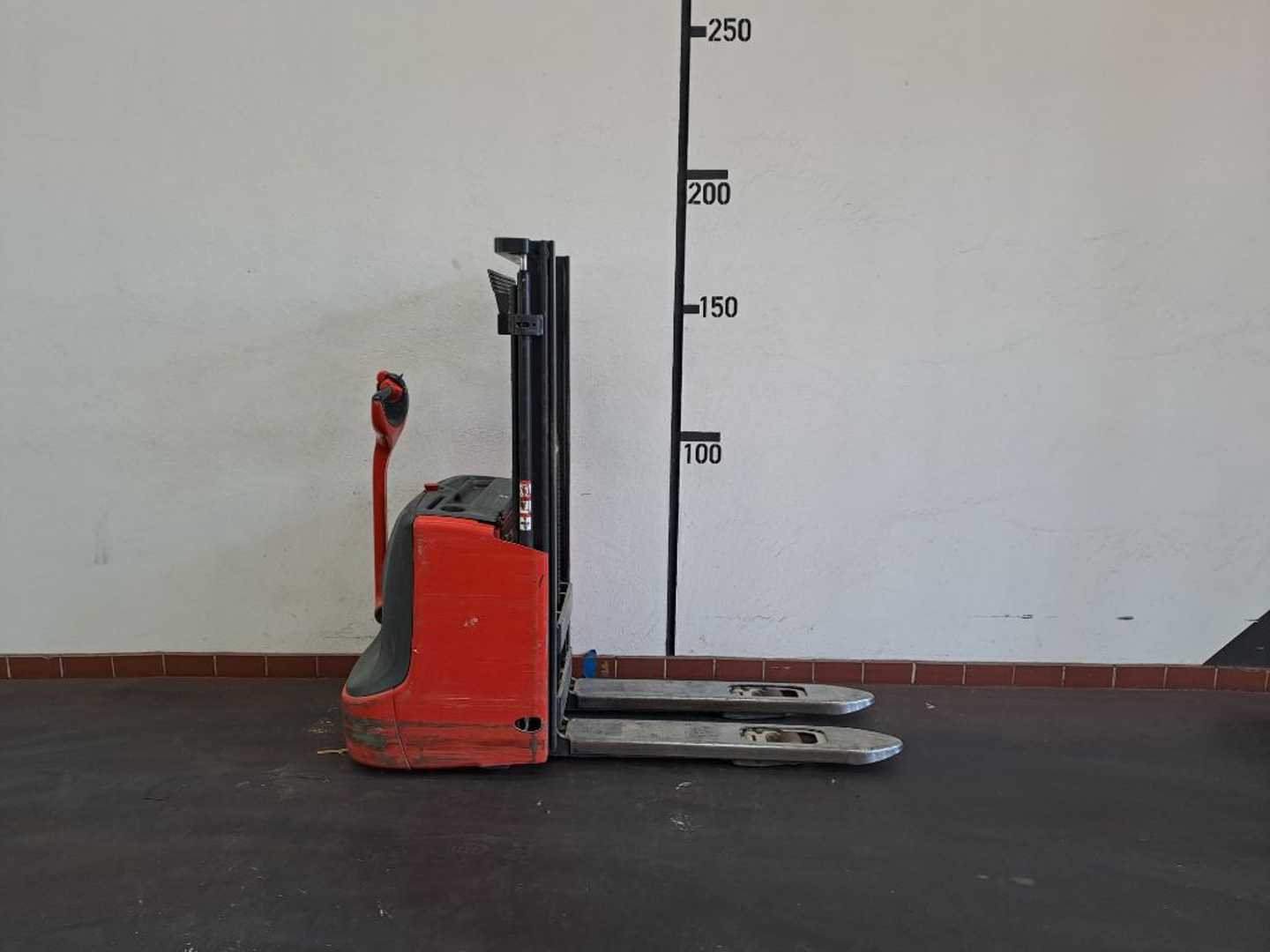 Used Forklift Linde L12 i: 1,2t Balstdakšu krautņotājs ar dīseli (Image 1) Used Forklift Linde L12 i: 1,2t Balstdakšu krautņotājs ar dīseli (Image 1)
