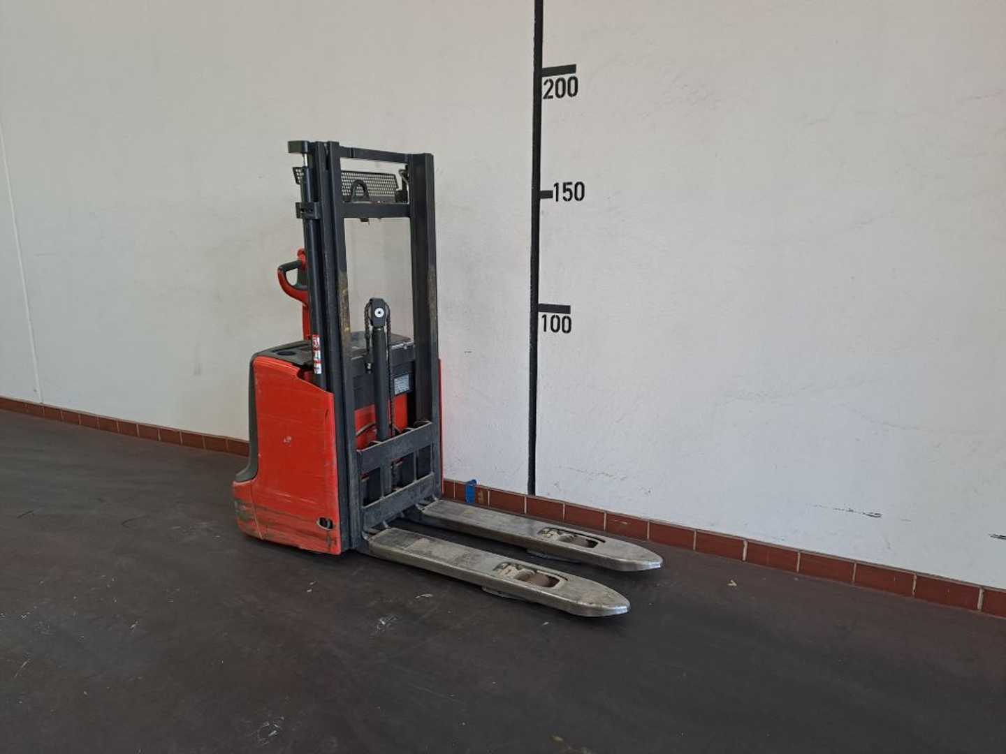 Used Forklift Linde L12 i: 1,2t Balstdakšu krautņotājs ar dīseli (Image 3) Used Forklift Linde L12 i: 1,2t Balstdakšu krautņotājs ar dīseli (Image 3)