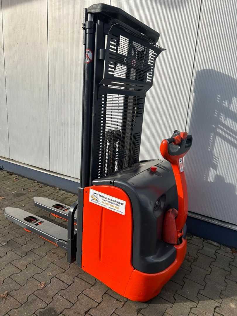Used Forklift Linde L14 Balstdakšu krautņotājs ar dīseli (Image 3) Used Forklift Linde L14 Balstdakšu krautņotājs ar dīseli (Image 3)