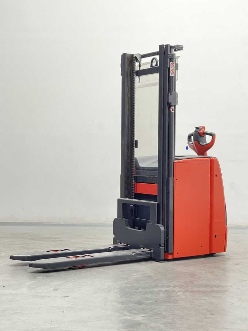 Used Forklift Linde L14-1173 Balstdakšu krautņotājs ar dīseli (Image 1) Used Forklift Linde L14-1173 Balstdakšu krautņotājs ar dīseli (Image 1)