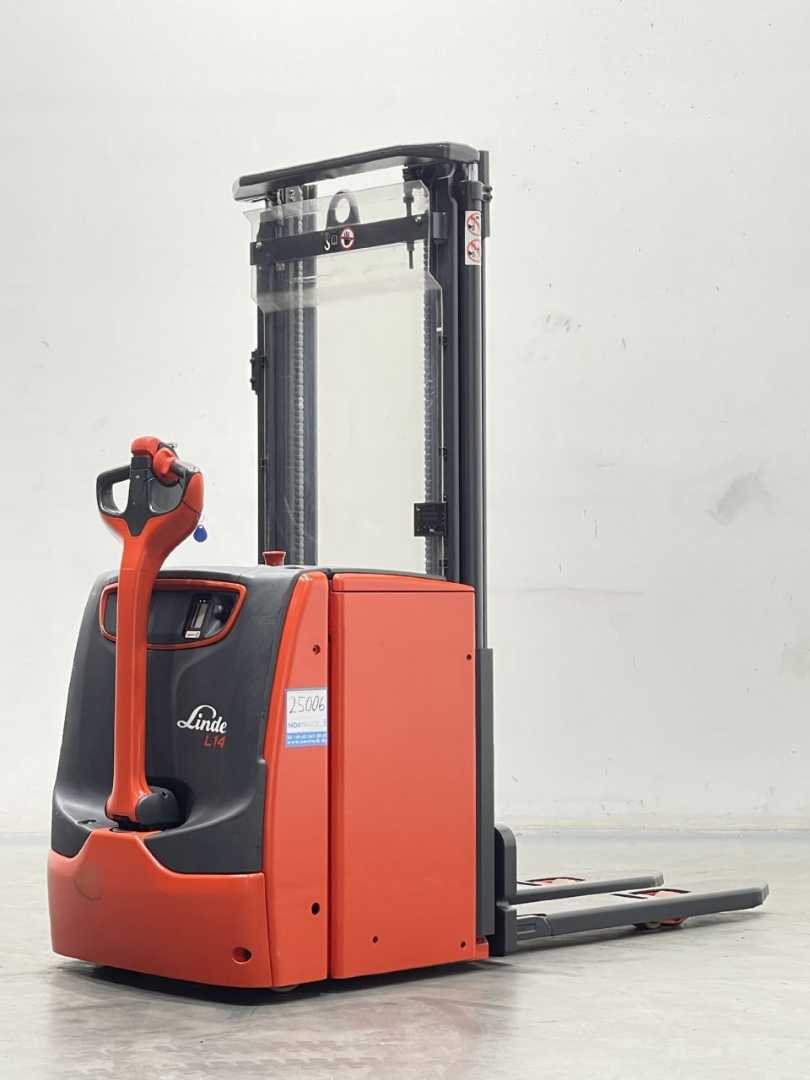 Used Forklift Linde L14-1173 Balstdakšu krautņotājs ar dīseli (Image 2) Used Forklift Linde L14-1173 Balstdakšu krautņotājs ar dīseli (Image 2)