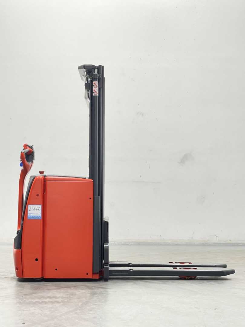 Used Forklift Linde L14-1173 Balstdakšu krautņotājs ar dīseli (Image 3) Used Forklift Linde L14-1173 Balstdakšu krautņotājs ar dīseli (Image 3)
