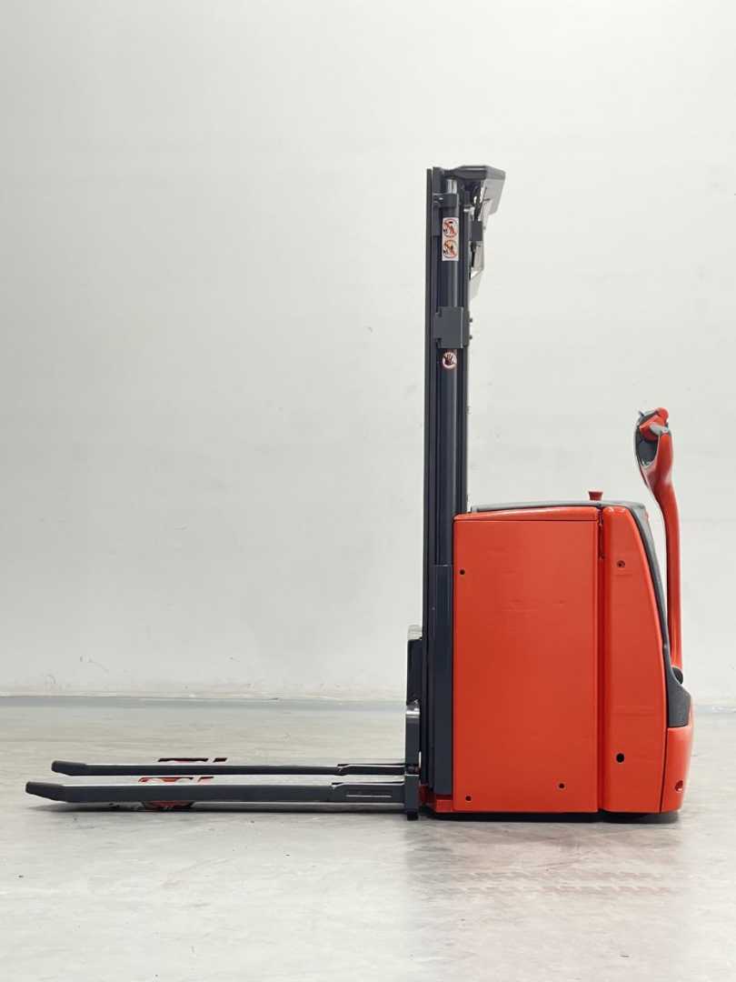Used Forklift Linde L14-1173 Balstdakšu krautņotājs ar dīseli (Image 4) Used Forklift Linde L14-1173 Balstdakšu krautņotājs ar dīseli (Image 4)