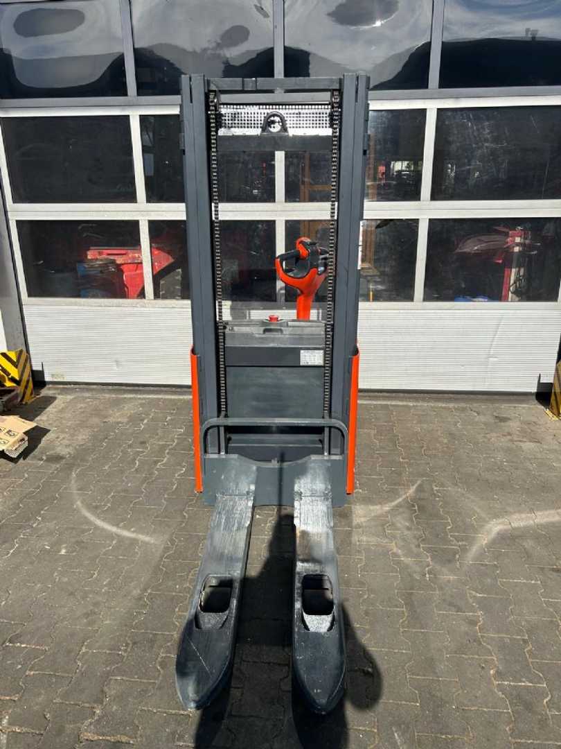Used Forklift Linde L10 Balstdakšu krautņotājs ar dīseli (Image 3)