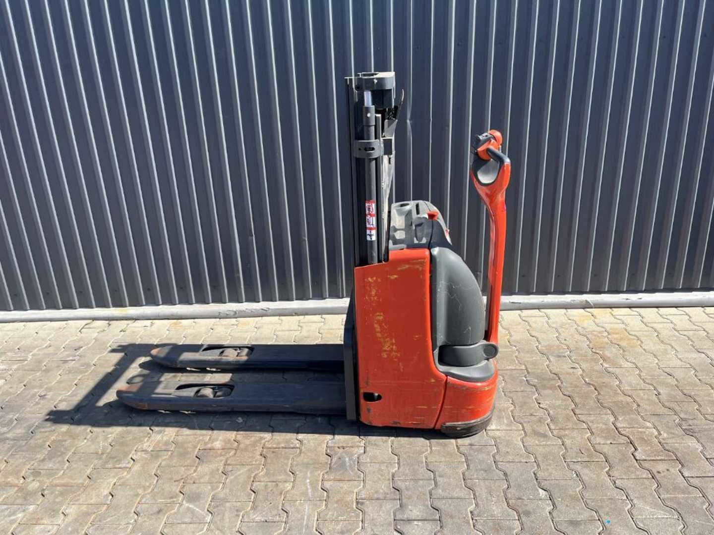Used Forklift Linde L10 Balstdakšu krautņotājs ar dīseli (Image 2) Used Forklift Linde L10 Balstdakšu krautņotājs ar dīseli (Image 2)