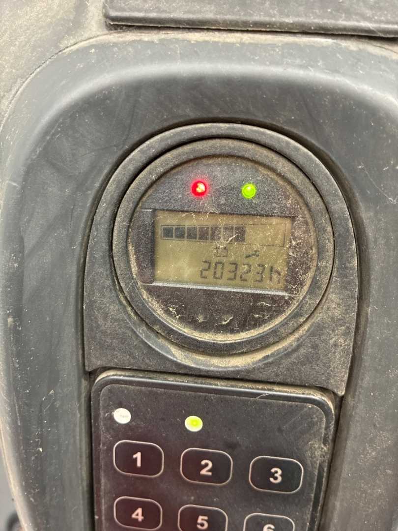 Used Forklift Linde D08-1160-01 Balstdakšu krautņotājs ar dīseli (Image 5) Used Forklift Linde D08-1160-01 Balstdakšu krautņotājs ar dīseli (Image 5)