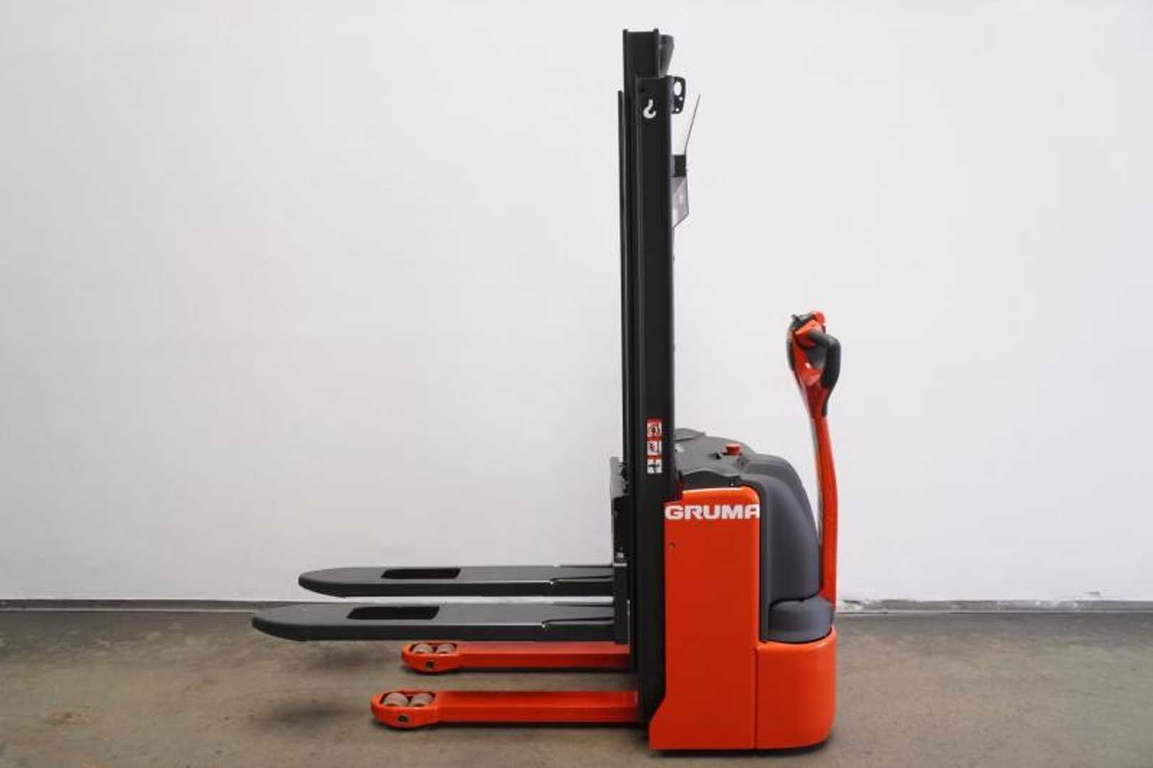 Used Forklift Linde L 12 B 4596-00 Balstdakšu krautņotājs ar dīseli (Image 4)