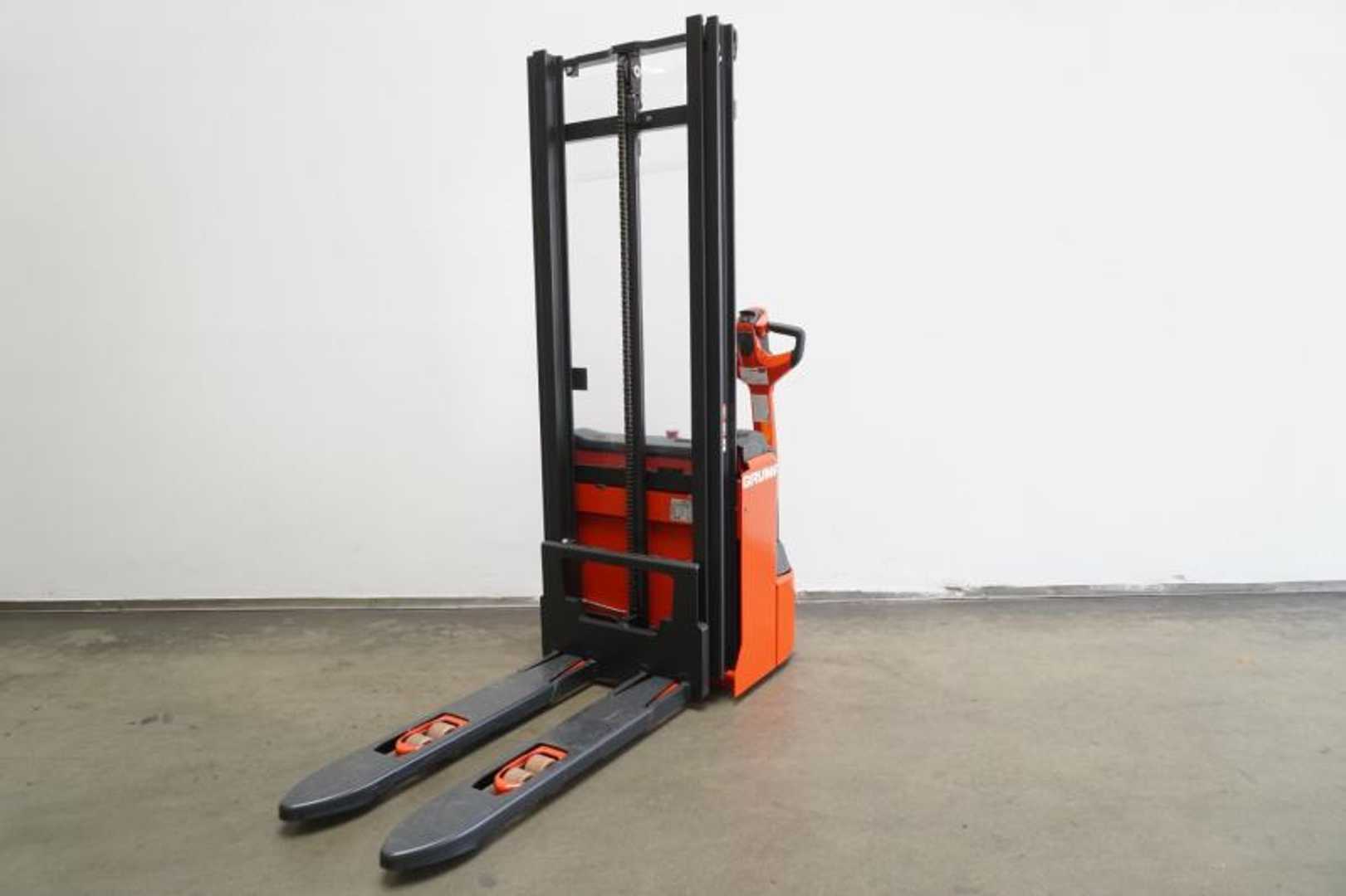 Used Forklift Linde L 12 B 4596-00 Balstdakšu krautņotājs ar dīseli (Image 3)