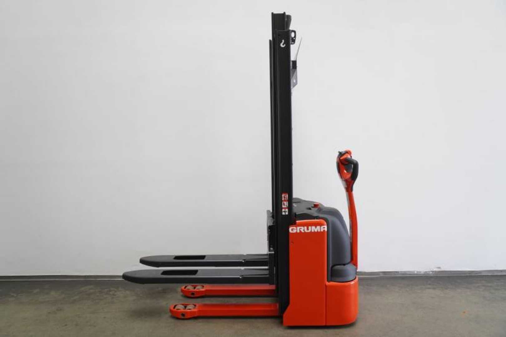 Used Forklift Linde L 12 B 4596-00 Balstdakšu krautņotājs ar dīseli (Image 4)