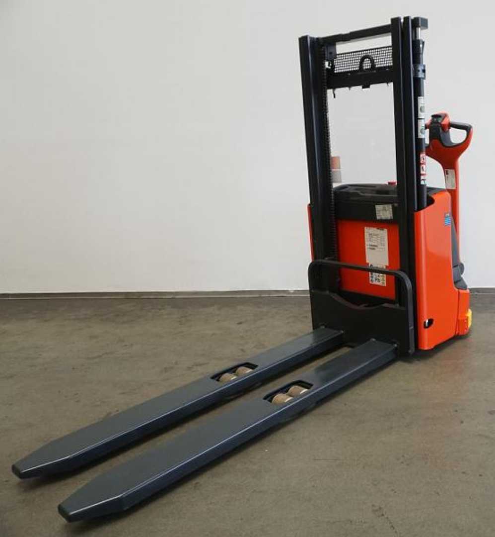 Used Forklift Linde L 12 1172-01 Balstdakšu krautņotājs ar dīseli (Image 3)