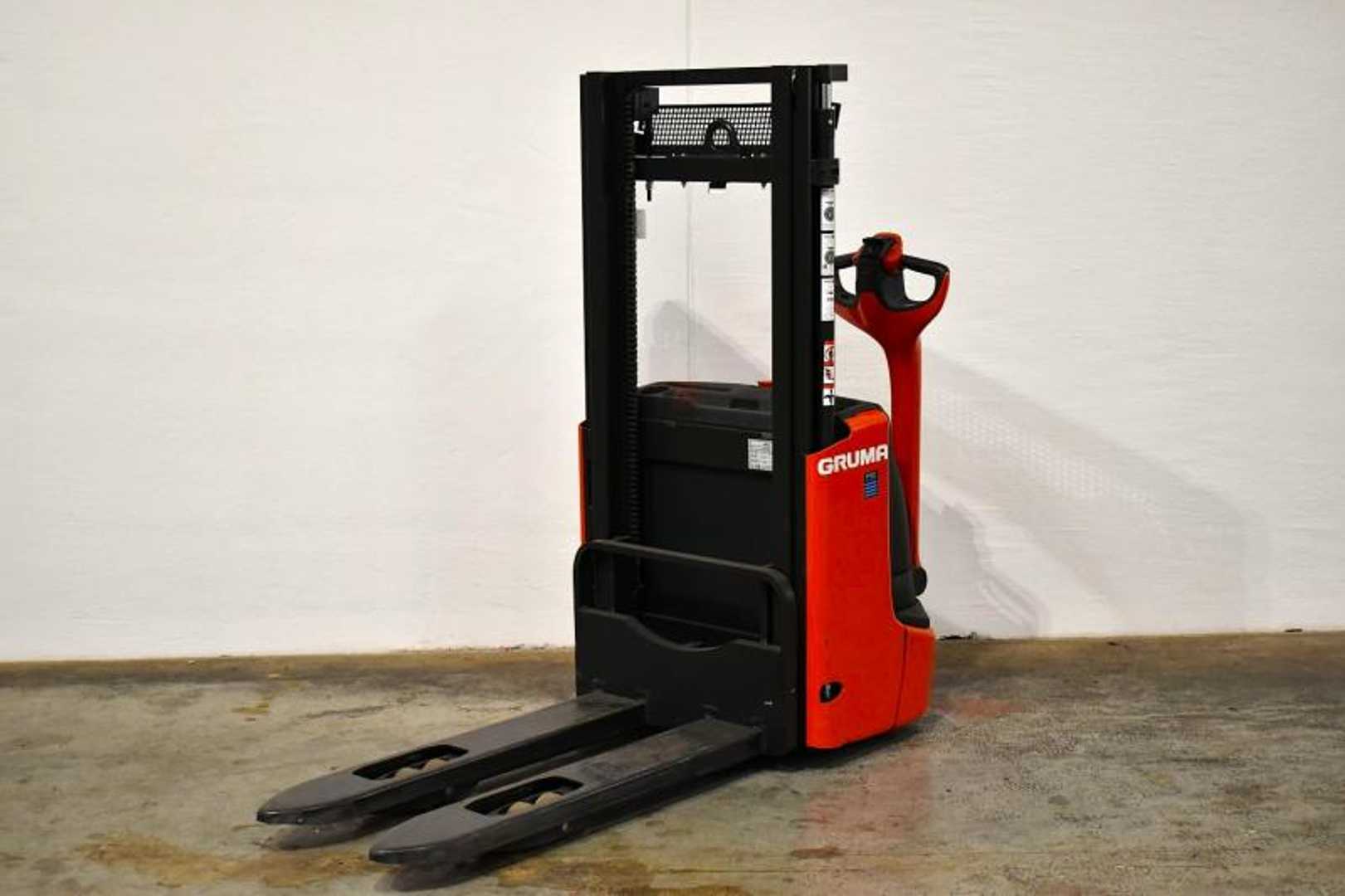 Used Forklift Linde L 10 1172 Balstdakšu krautņotājs ar dīseli (Image 3) Used Forklift Linde L 10 1172 Balstdakšu krautņotājs ar dīseli (Image 3)