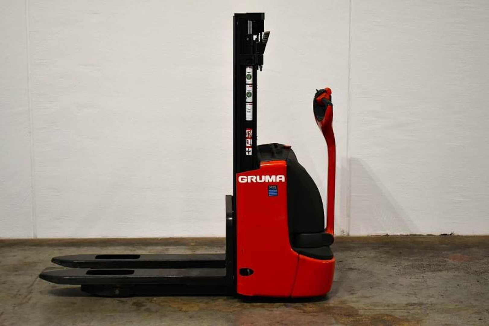 Used Forklift Linde L 10 1172 Balstdakšu krautņotājs ar dīseli (Image 4) Used Forklift Linde L 10 1172 Balstdakšu krautņotājs ar dīseli (Image 4)