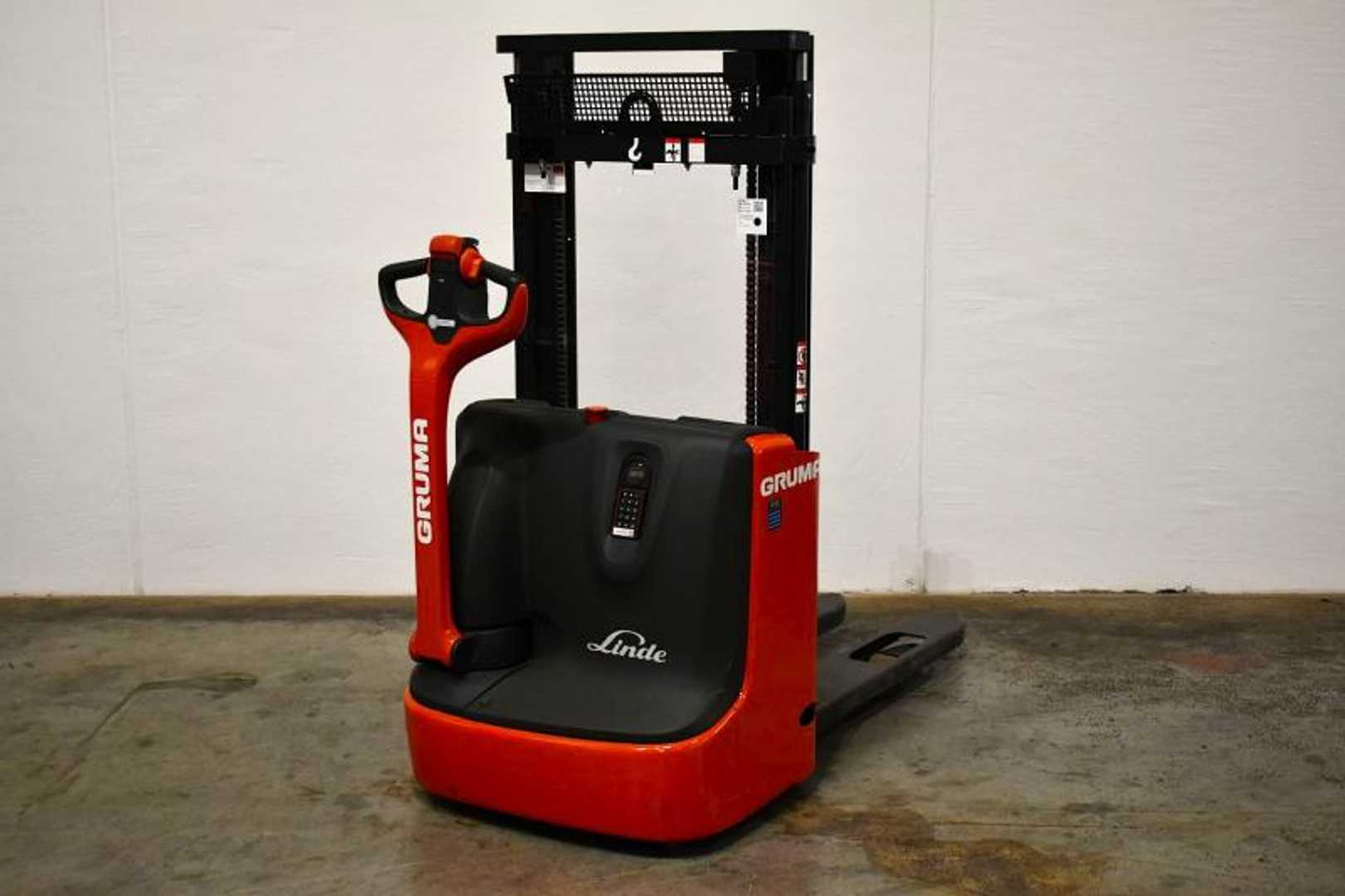 Used Forklift Linde L 10 1172 Balstdakšu krautņotājs ar dīseli (Image 9) Used Forklift Linde L 10 1172 Balstdakšu krautņotājs ar dīseli (Image 9)
