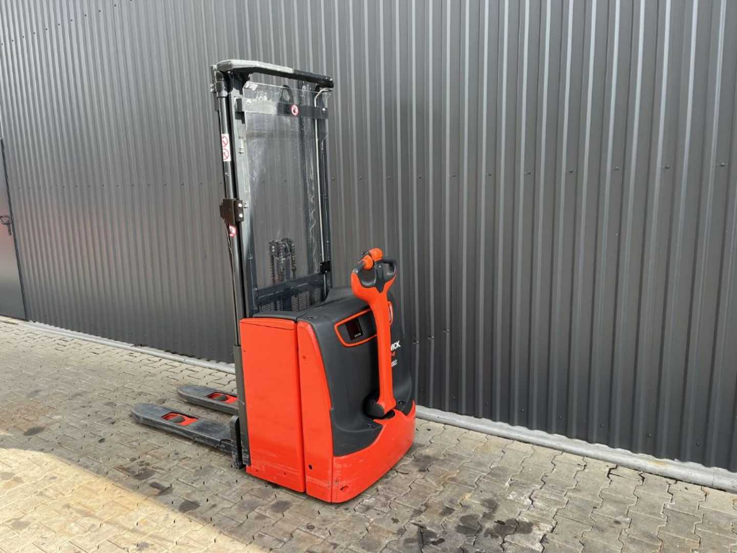 Used Forklift Linde L14 Balstdakšu krautņotājs ar dīseli (Image 3) Used Forklift Linde L14 Balstdakšu krautņotājs ar dīseli (Image 3)