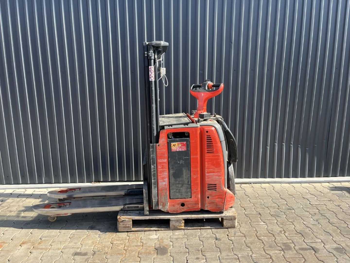 Used Forklift Linde L12LAP Balstdakšu krautņotājs ar dīseli (Image 2) Used Forklift Linde L12LAP Balstdakšu krautņotājs ar dīseli (Image 2)