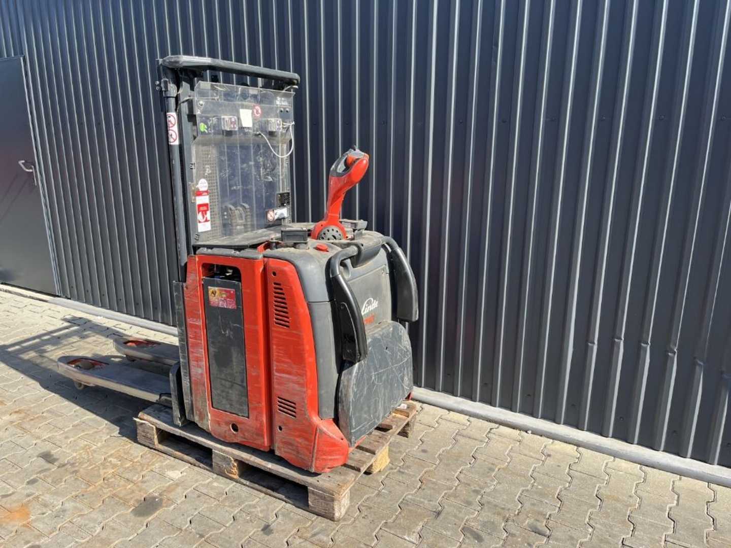 Used Forklift Linde L12LAP Balstdakšu krautņotājs ar dīseli (Image 3) Used Forklift Linde L12LAP Balstdakšu krautņotājs ar dīseli (Image 3)