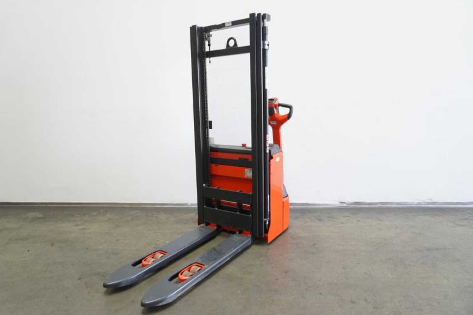 Used Forklift Linde L 10 B 4596-00 Balstdakšu krautņotājs ar dīseli (Image 2)