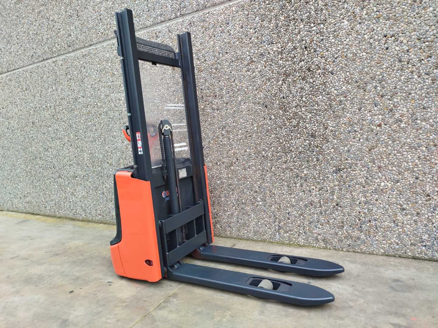 Used Forklift Linde L10B Balstdakšu krautņotājs ar dīseli (Image 3) Used Forklift Linde L10B Balstdakšu krautņotājs ar dīseli (Image 3)